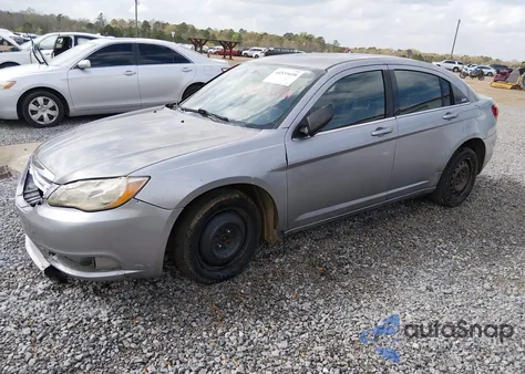 2013 Chrysler 200 Lx z USA, uszkodzony, nr VIN 1C3CCBAB3DN647537